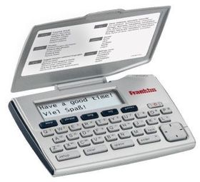 Franklin ET-3106 Advanced 6 Language European Translator West, Sprachencomputer: Deutsch, Englisch, Französisch, Spanisch, Italienisch, Niederländisch. Über 500.000 Einträge. Insgesamt 700.000 Einträge für Stichwörter, Redewendungen, Zusatzangaben und Beugungsformen. 6.000 nützliche Formulierungen für die Reise. 2-Zeilen Display mit 1 Franklin ET-3106 Advanced 6 Language European Translator West, Sprachencomputer: Deutsch, Englisch, Französisch, Spanisch, Italienisch, Niederländisch. Über 500.000 Einträge. Insgesamt 700.000 Einträge für Stichwörter, Redewendungen, Zusatzangaben und Beugungsformen. 6.000 nützliche Formulierungen für die Reise. 2-Zeilen Display mit 1
