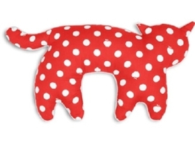 Katze Feline stehend groß Polka dot rot, Nackenkissen: Farbe: Polka dot rot / Nebel. Maße: 46 x 25 cm. Vorderseite: warmes Winterfell Fleece (100% Polyester) antipilling. Rückseite: kühles Sommerfell (100% Baumwolle). Füllung: Polyesterwatte (100% Polyester). Waschbar bei 30 Grad Katze Feline stehend groß Polka dot rot, Nackenkissen: Farbe: Polka dot rot / Nebel. Maße: 46 x 25 cm. Vorderseite: warmes Winterfell Fleece (100% Polyester) antipilling. Rückseite: kühles Sommerfell (100% Baumwolle). Füllung: Polyesterwatte (100% Polyester). Waschbar bei 30 Grad