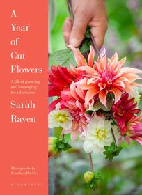 A Year of Cut Flowers: A life of growing and arranging for all seasons